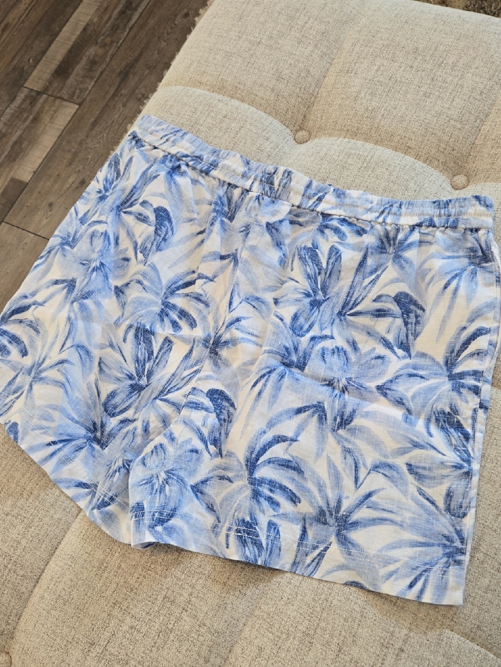 NWT Tommy Bahama Linen Top And Shorts Set - Picture 12 of 14